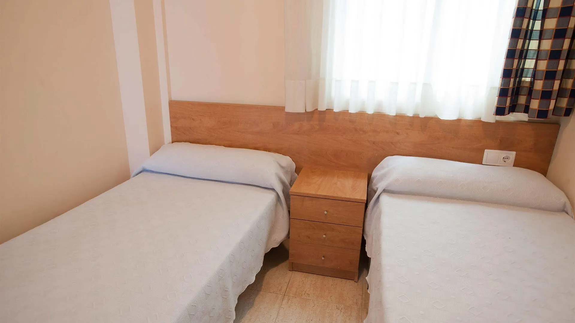 Apartaments Costamar Calafell 0*,